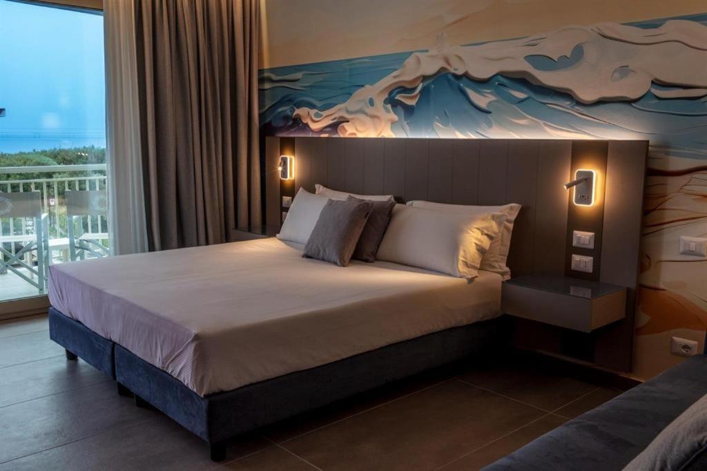 ริเวียร่า เดล โซเล โฮเต็ล รีสอร์ต สปา Hotel ปิไรโน ภายนอก รูปภาพ
