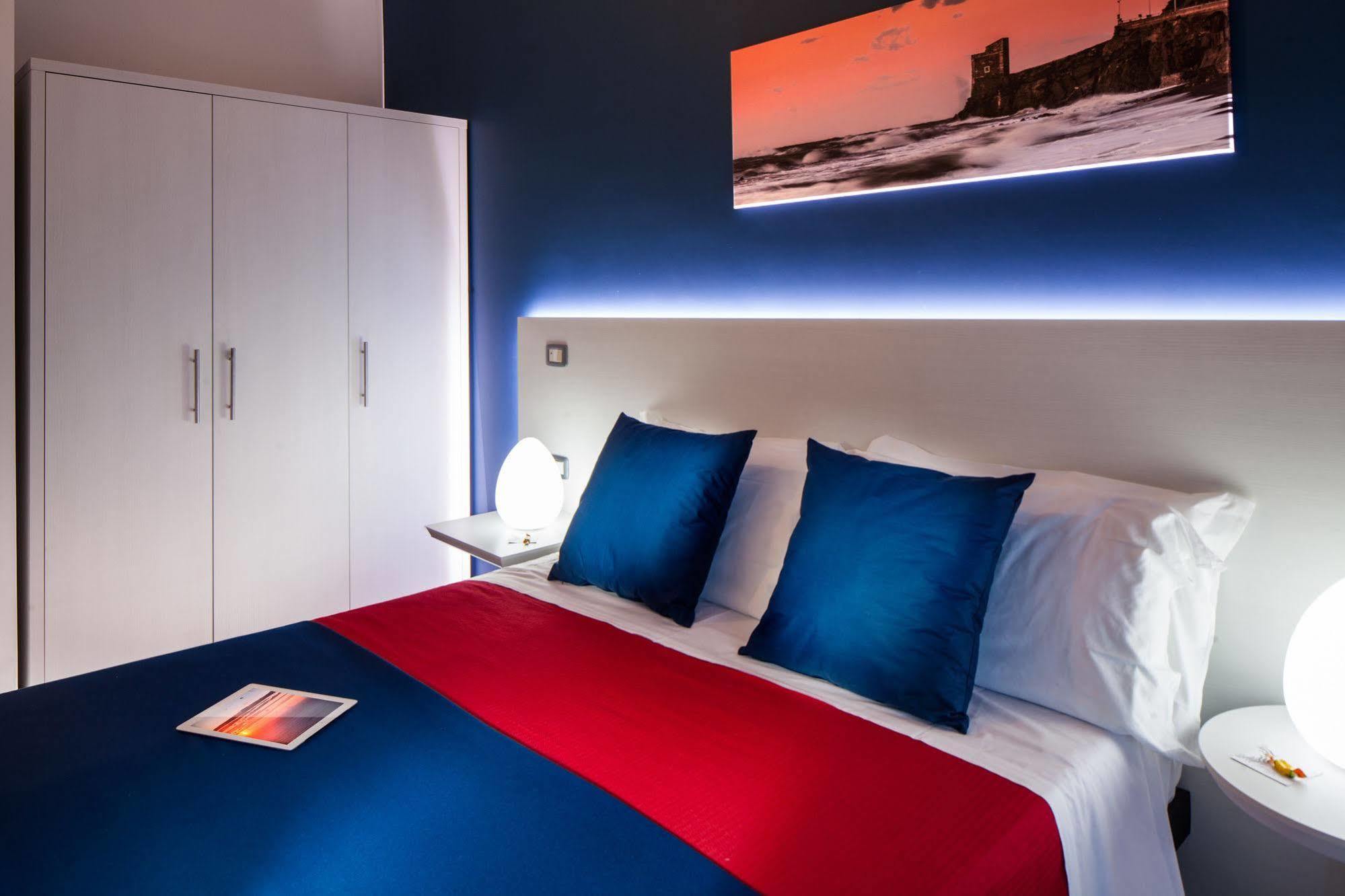 ริเวียร่า เดล โซเล โฮเต็ล รีสอร์ต สปา Hotel ปิไรโน ภายนอก รูปภาพ